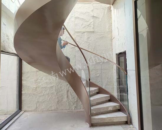 旋轉(zhuǎn)樓梯